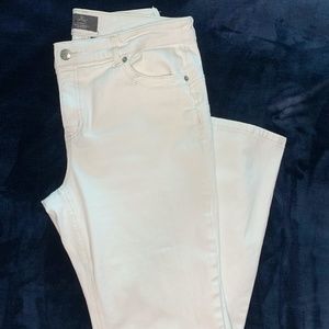 Chico's So Lifting So Slimming White Jeans Sz 1.5